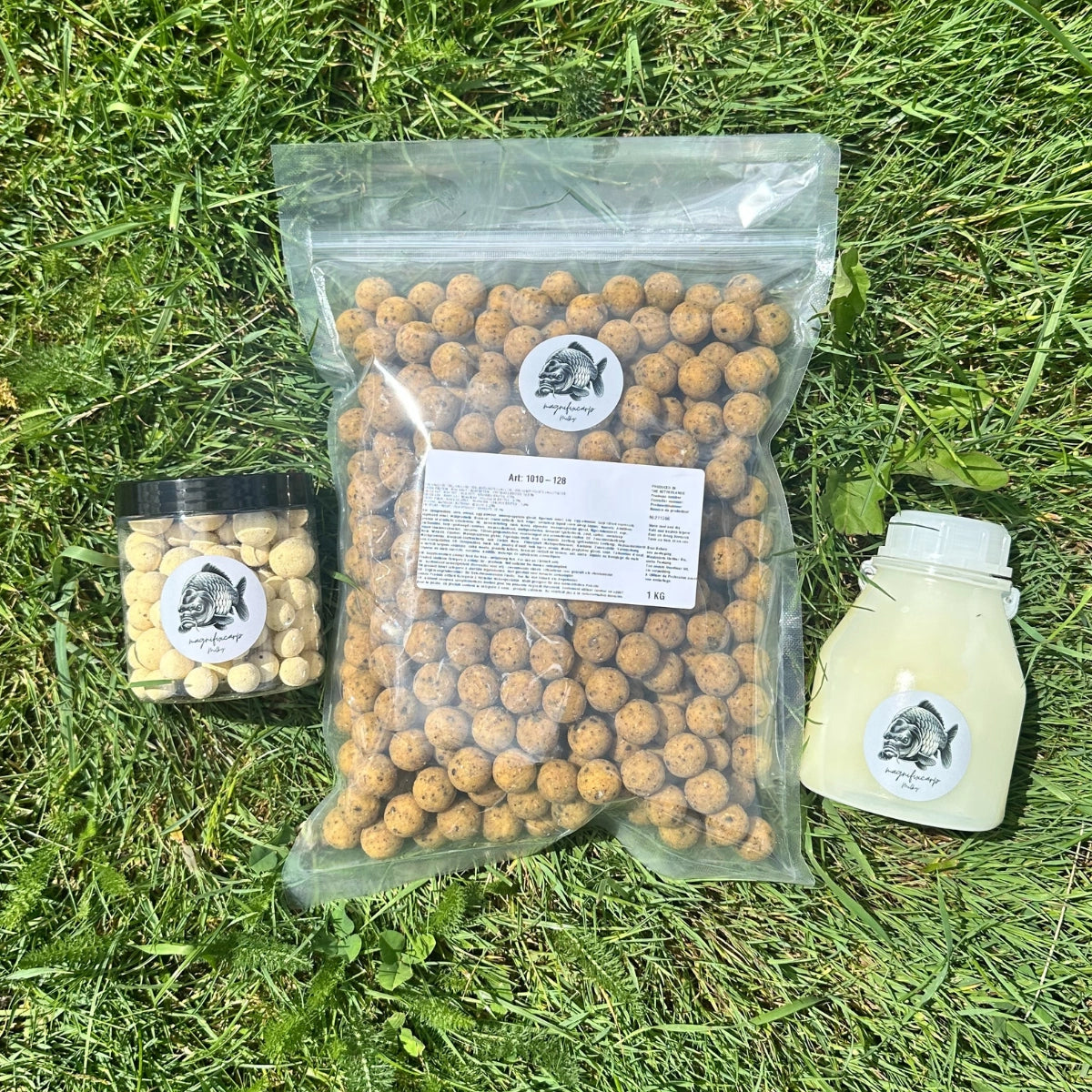 Sachets de bouillettes et bidon d'attractant Milky+, appât carpe prêt à l'emploi