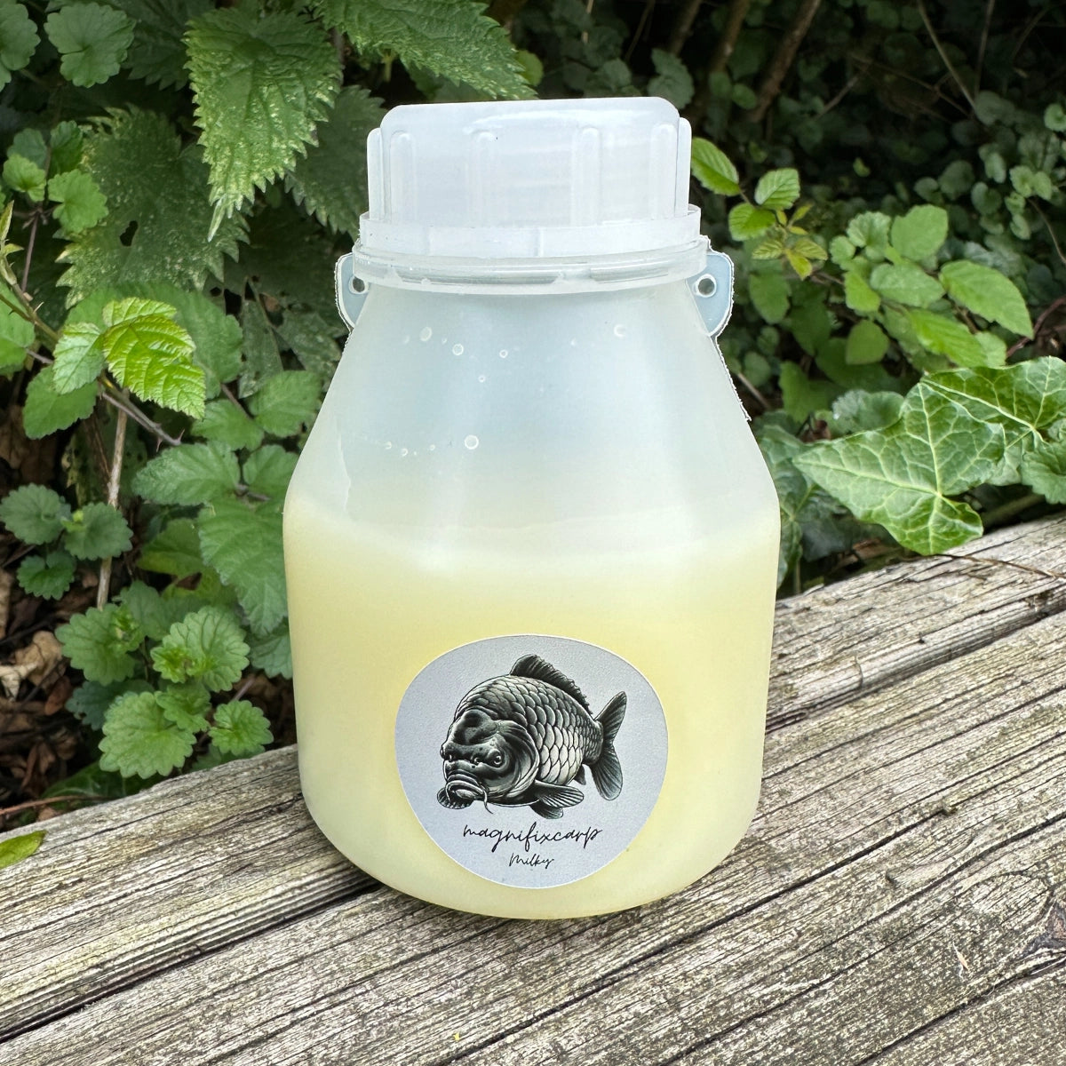 Flacon de Booster Milky+ 200 ml, liquide crémeux pour booster bouillettes et pop-ups carpe