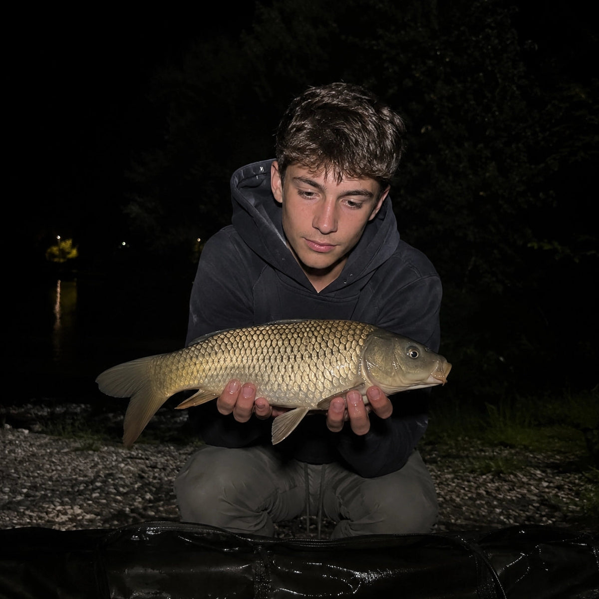 Carpe commune prise de nuit sur un parcours autorisé des Hautes-Alpes, back lead obligatoire