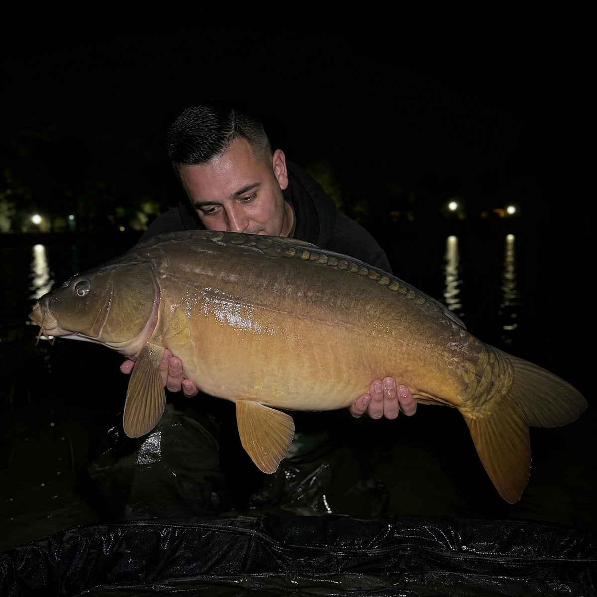 Carpe miroir capturée de nuit sur un parcours désigné de Gironde