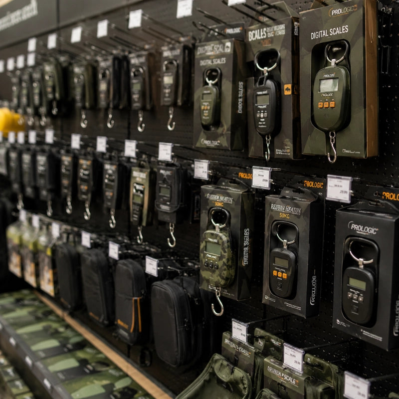 Rayon de pesons carpe de différentes marques en magasin